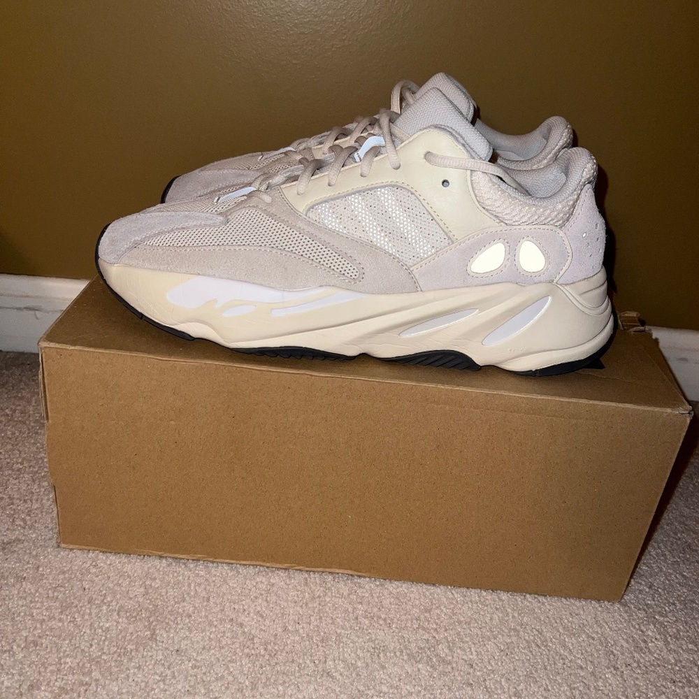 Yeezy 700 Analog Size 11.5